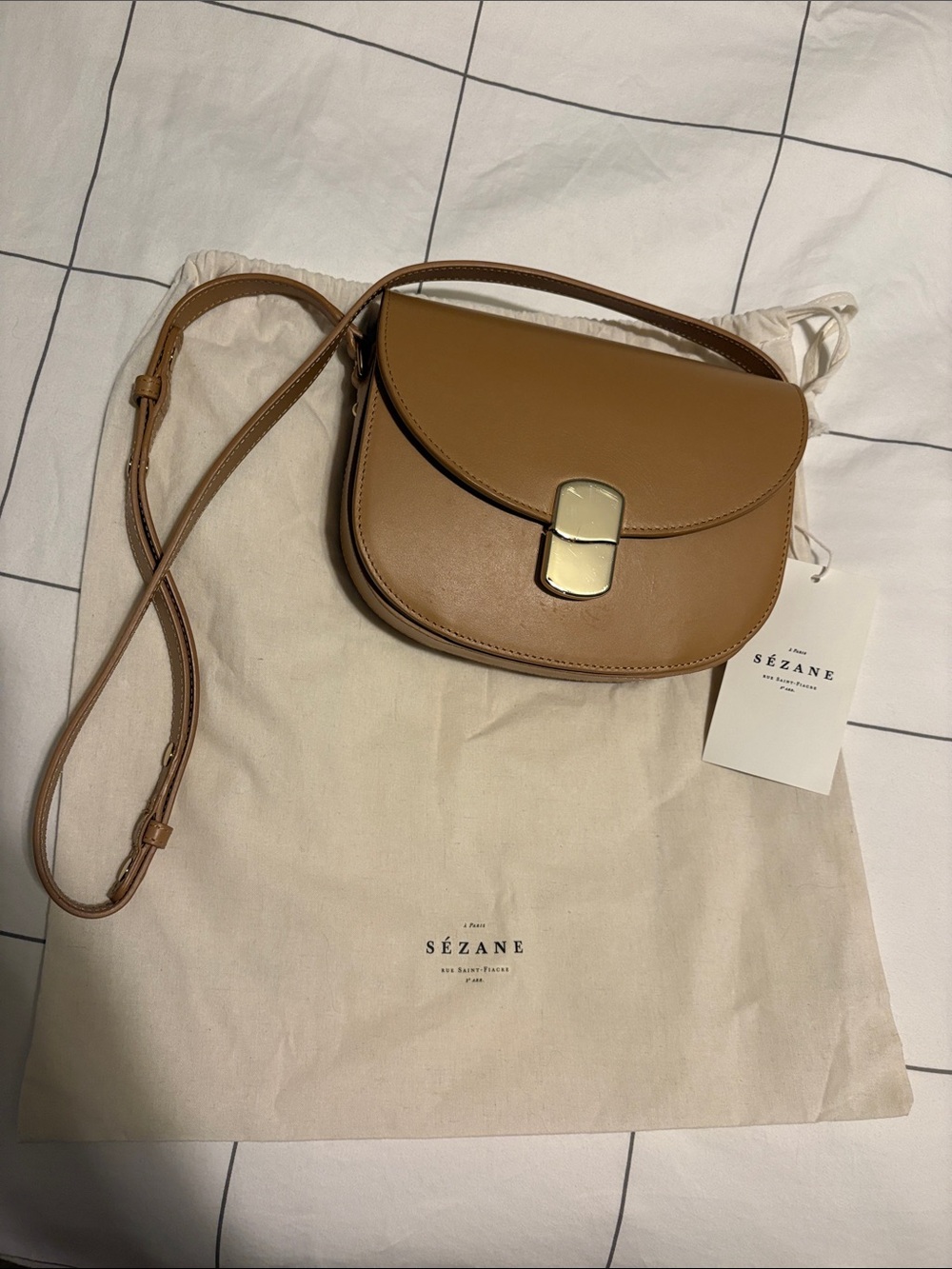 Sézane Claude Bag – Camel Tan Leather – Parisian Crossbody